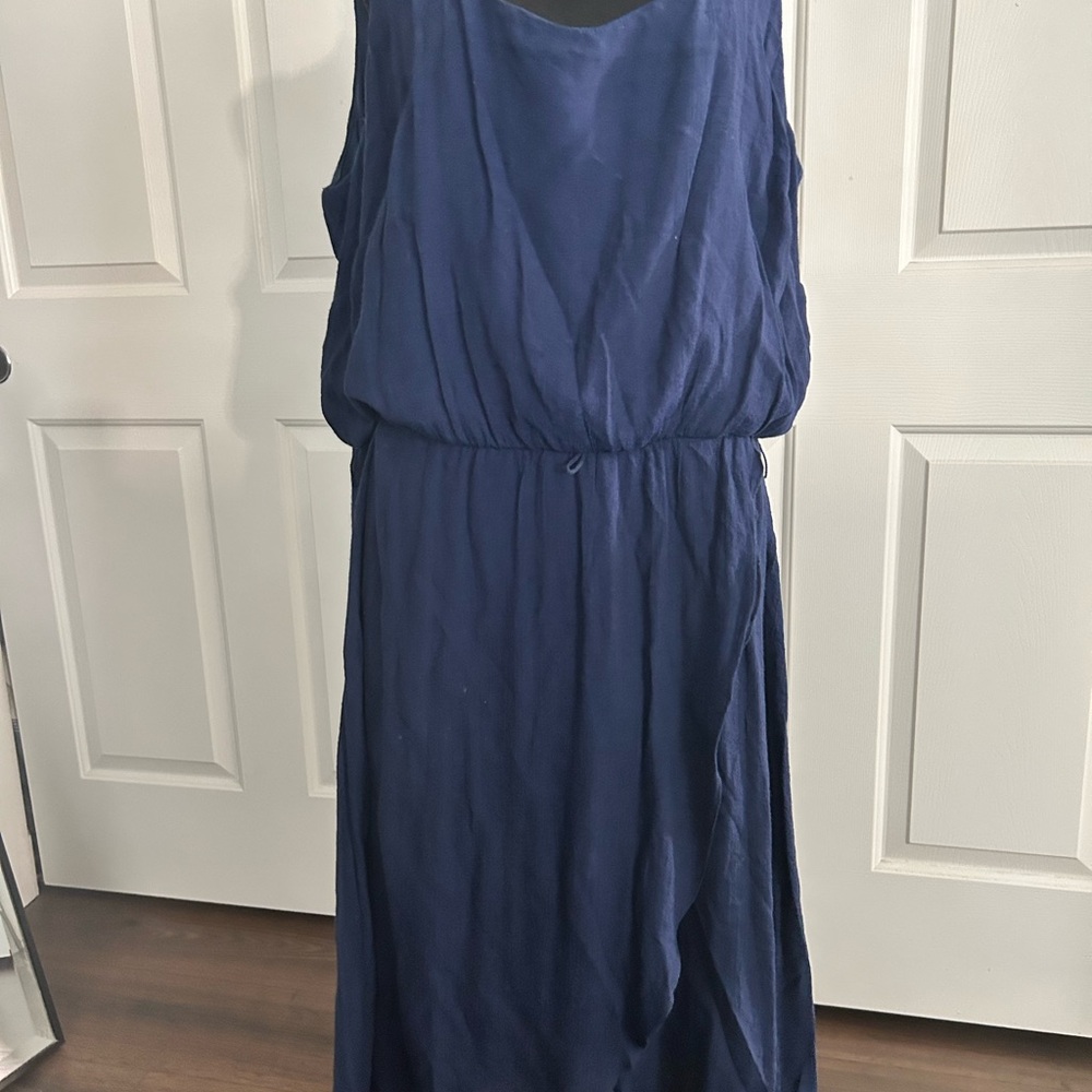 Elegant Navy Blue Sleeveless Dress
